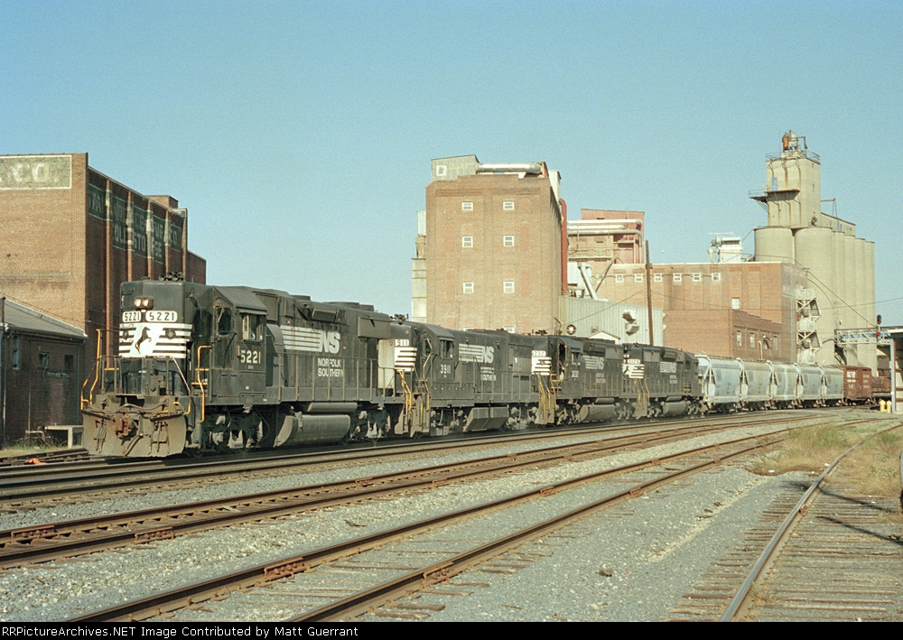 NS GP38-2 5221, NS U23B 3911, NS SD40-2 3232, NS SD40 3175
